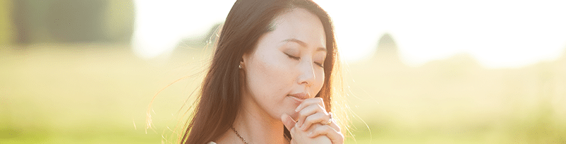 Practicing God's Presence in Prayer | Prayer Resource | The Navigators | a woman praying outdoors