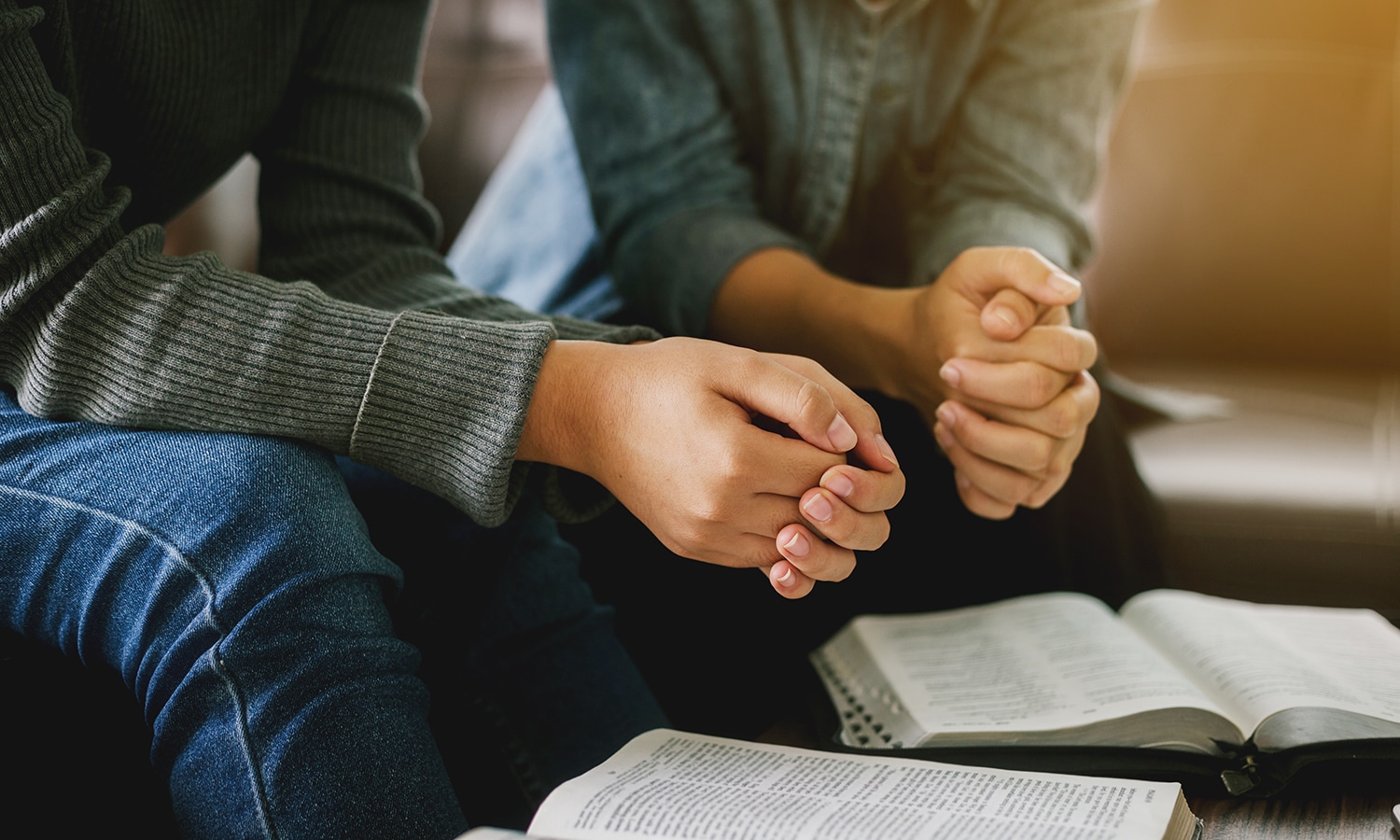 How to Pray | The Navigators | two women reading and study bible in home and pray together